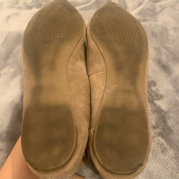 Taupe ankle strap flats - Picture 4 of 4